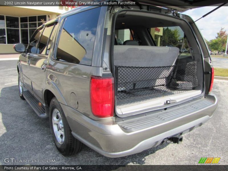 Mineral Grey Metallic / Medium Parchment 2002 Lincoln Navigator Luxury 4x4