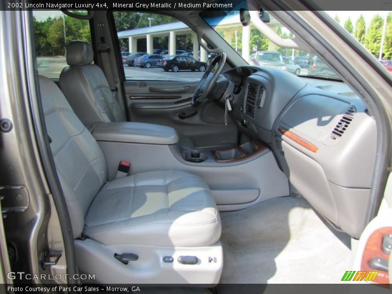 Mineral Grey Metallic / Medium Parchment 2002 Lincoln Navigator Luxury 4x4