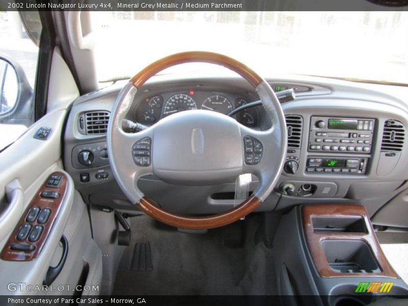 Controls of 2002 Navigator Luxury 4x4