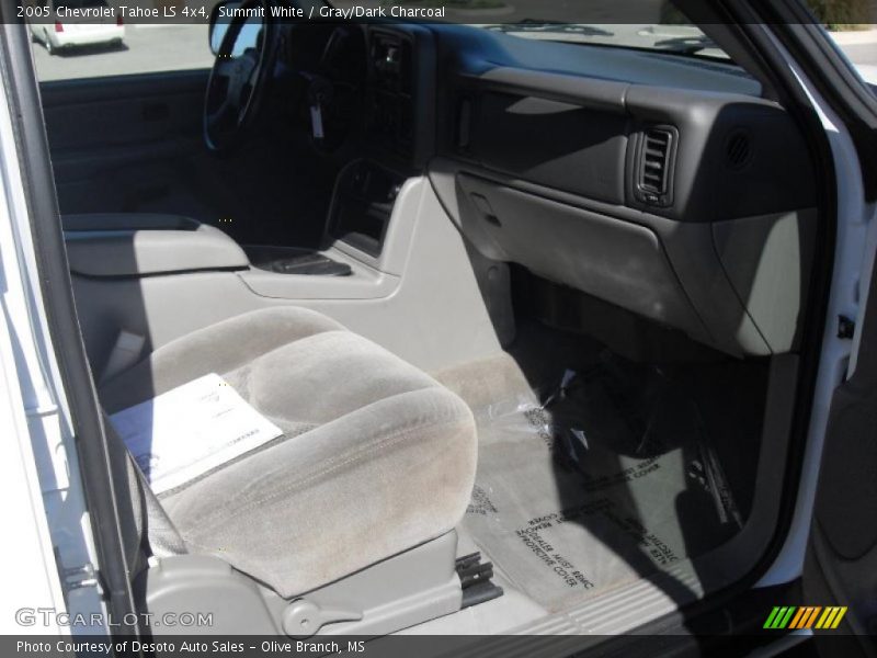 Summit White / Gray/Dark Charcoal 2005 Chevrolet Tahoe LS 4x4