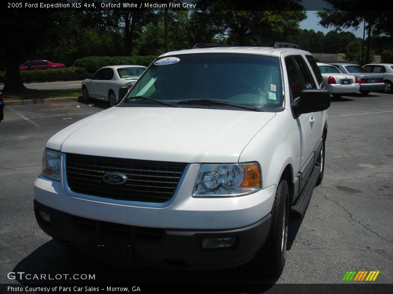 Oxford White / Medium Flint Grey 2005 Ford Expedition XLS 4x4