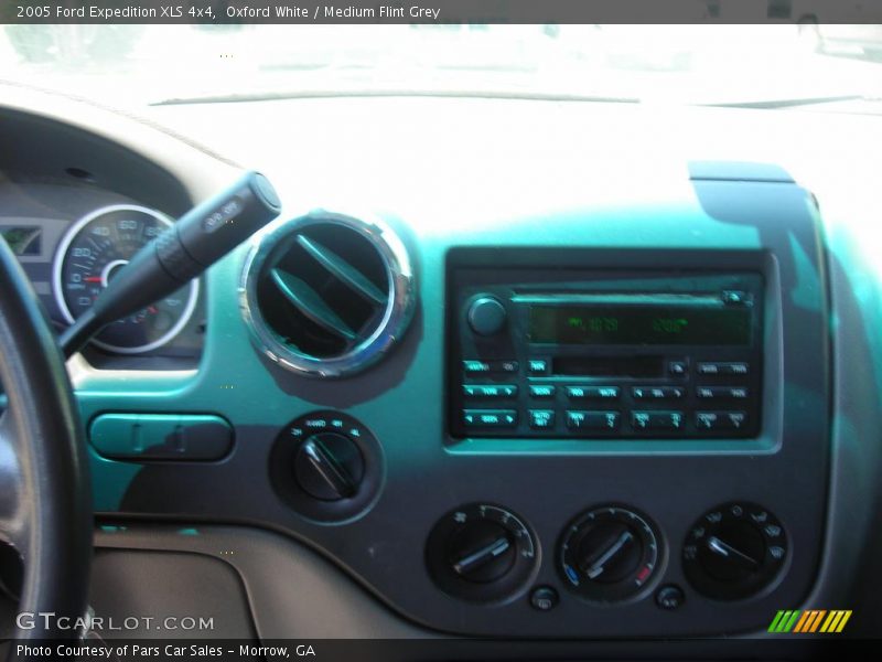 Oxford White / Medium Flint Grey 2005 Ford Expedition XLS 4x4