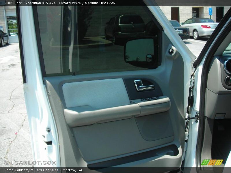 Oxford White / Medium Flint Grey 2005 Ford Expedition XLS 4x4