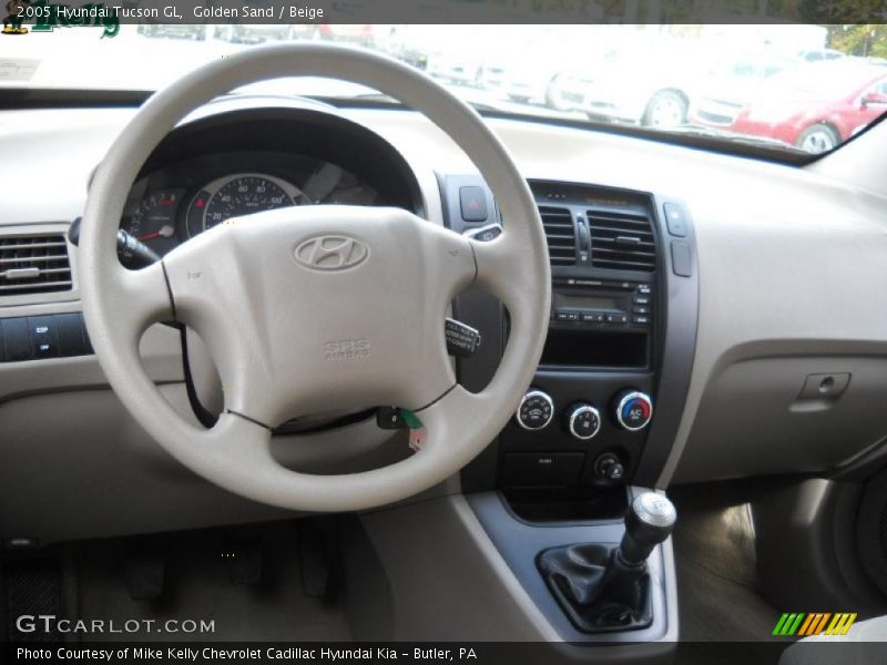 Golden Sand / Beige 2005 Hyundai Tucson GL