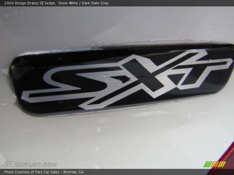  2004 Stratus SE Sedan Logo