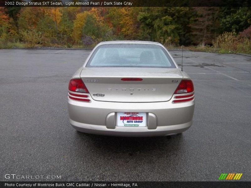 Light Almond Pearl / Dark Slate Gray 2002 Dodge Stratus SXT Sedan