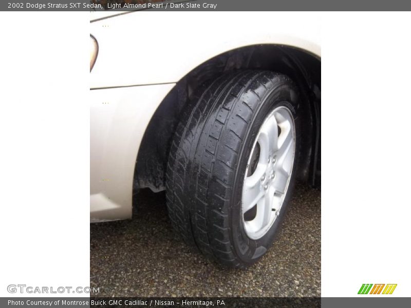Light Almond Pearl / Dark Slate Gray 2002 Dodge Stratus SXT Sedan