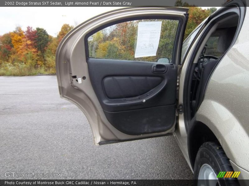Light Almond Pearl / Dark Slate Gray 2002 Dodge Stratus SXT Sedan