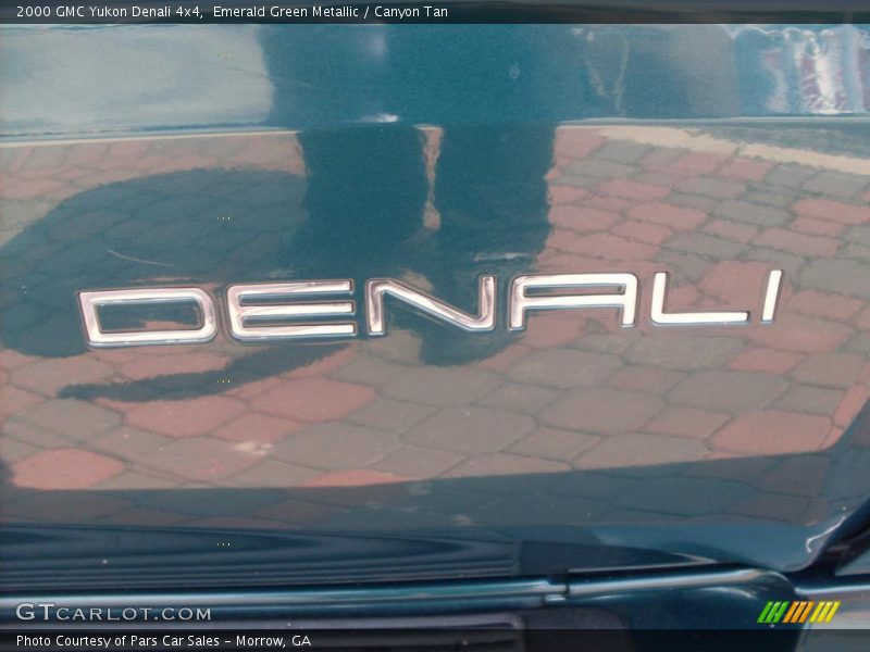  2000 Yukon Denali 4x4 Logo