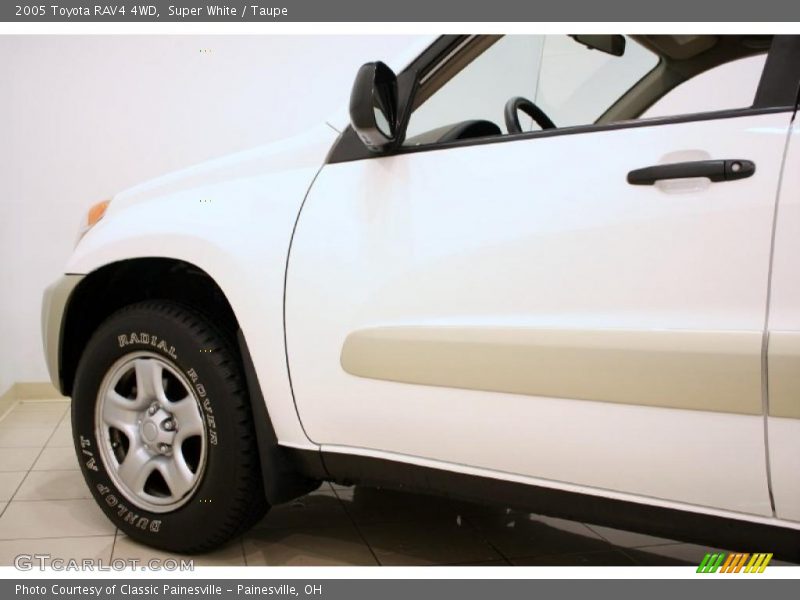 Super White / Taupe 2005 Toyota RAV4 4WD
