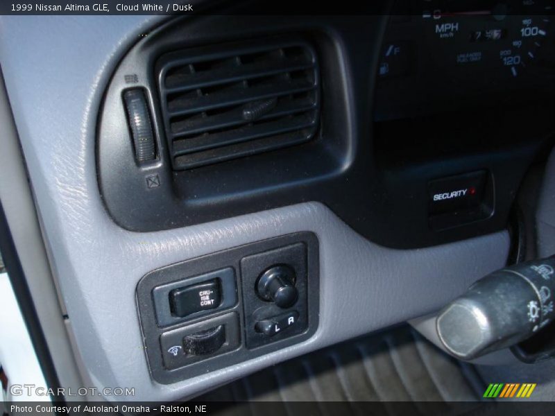 Cloud White / Dusk 1999 Nissan Altima GLE