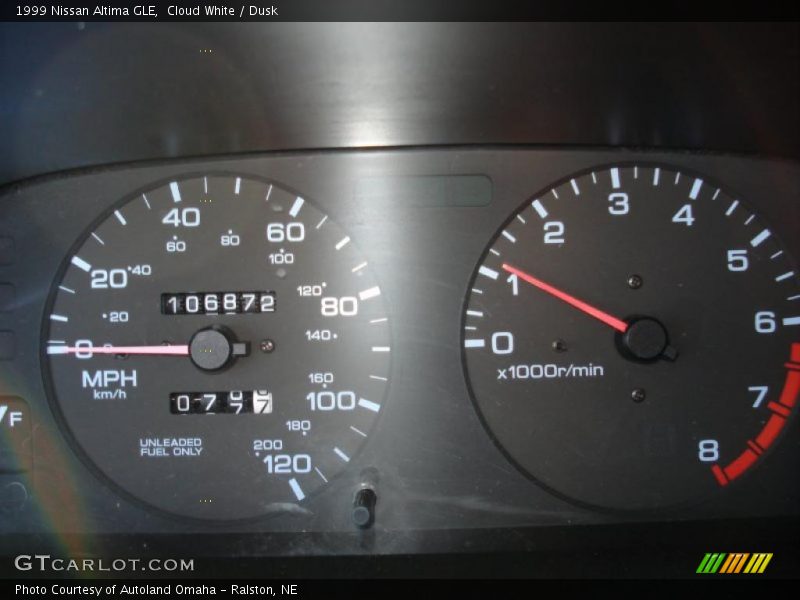 Cloud White / Dusk 1999 Nissan Altima GLE