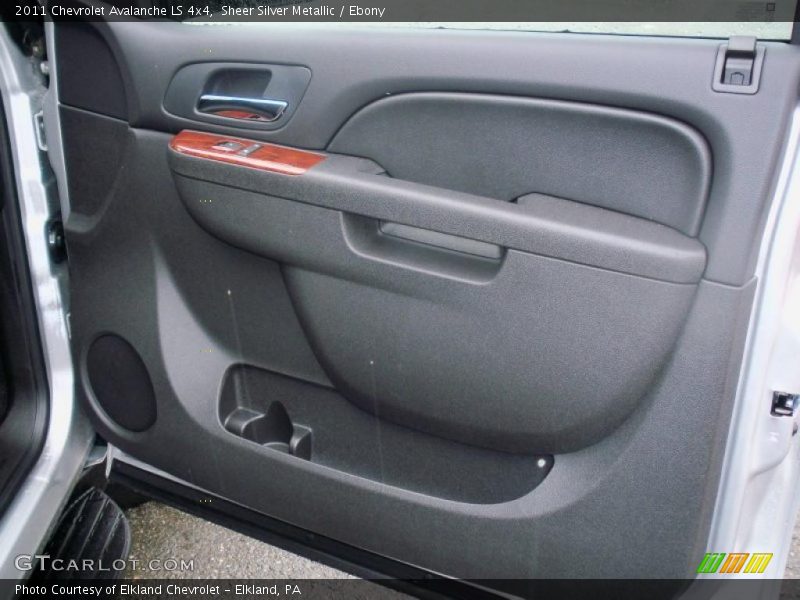 Sheer Silver Metallic / Ebony 2011 Chevrolet Avalanche LS 4x4