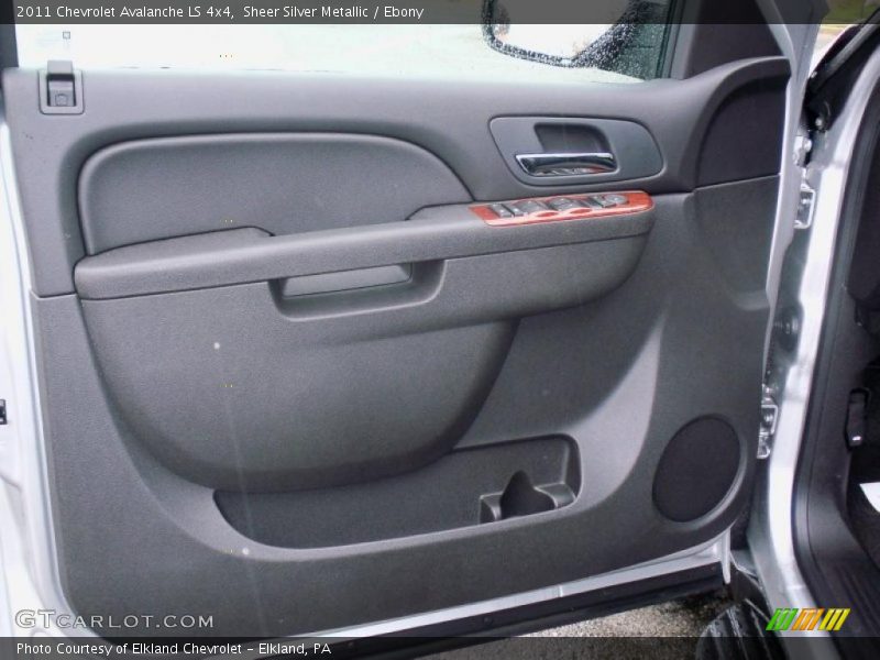 Sheer Silver Metallic / Ebony 2011 Chevrolet Avalanche LS 4x4