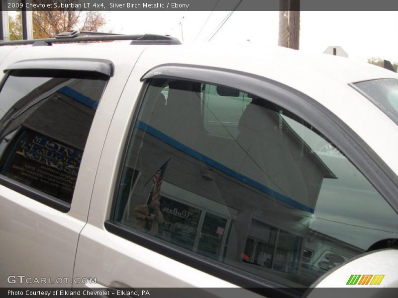 Silver Birch Metallic / Ebony 2009 Chevrolet Suburban LT 4x4