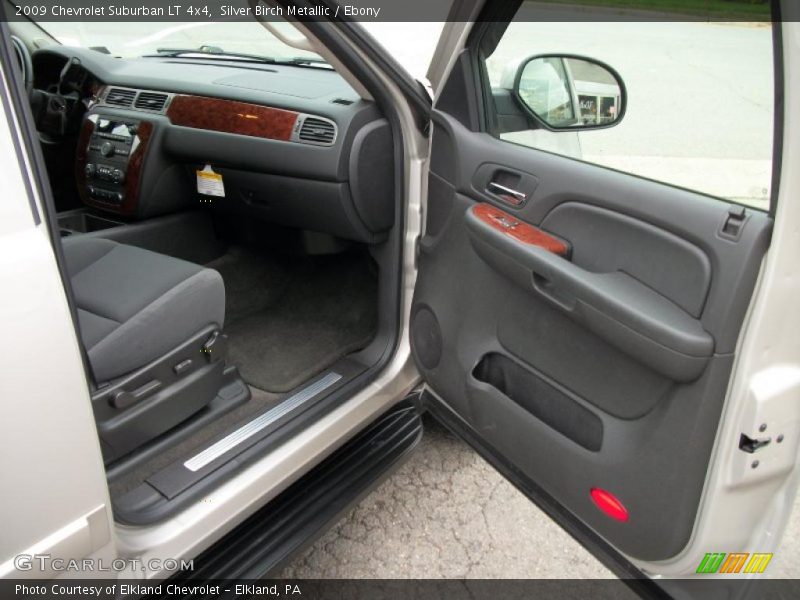 Silver Birch Metallic / Ebony 2009 Chevrolet Suburban LT 4x4