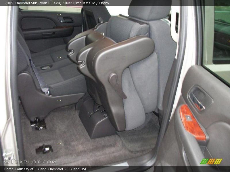 Silver Birch Metallic / Ebony 2009 Chevrolet Suburban LT 4x4