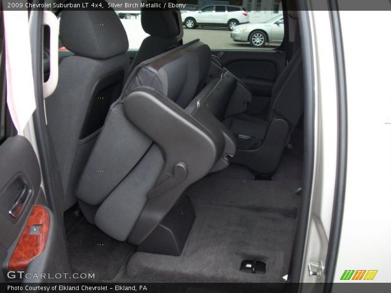 Silver Birch Metallic / Ebony 2009 Chevrolet Suburban LT 4x4