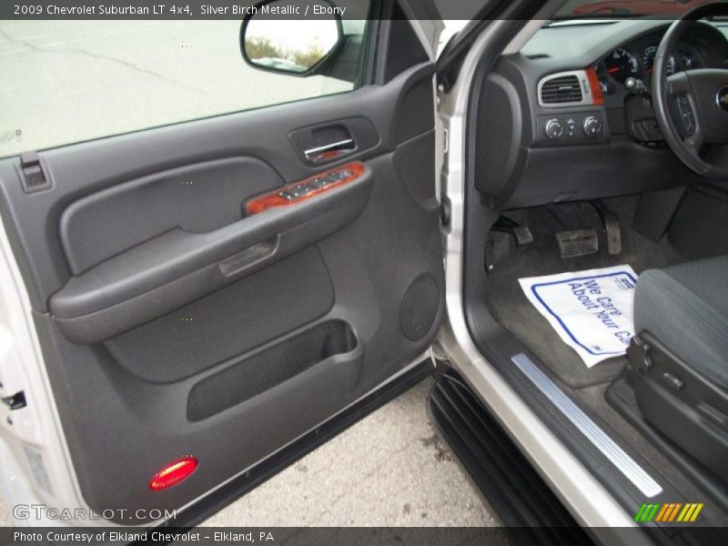 Silver Birch Metallic / Ebony 2009 Chevrolet Suburban LT 4x4