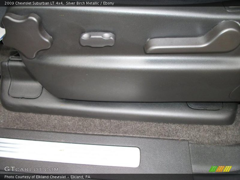Silver Birch Metallic / Ebony 2009 Chevrolet Suburban LT 4x4