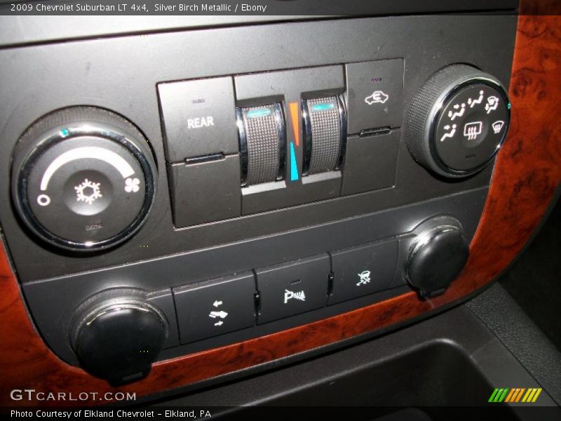 Silver Birch Metallic / Ebony 2009 Chevrolet Suburban LT 4x4