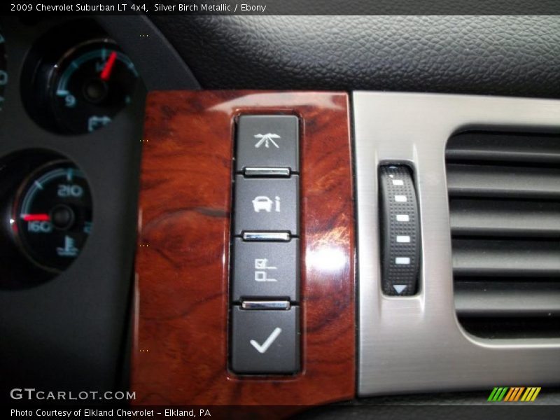Silver Birch Metallic / Ebony 2009 Chevrolet Suburban LT 4x4