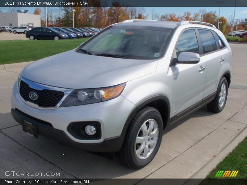 Front 3/4 View of 2011 Sorento LX AWD