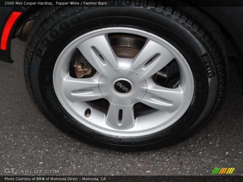 Pepper White / Panther Black 2006 Mini Cooper Hardtop