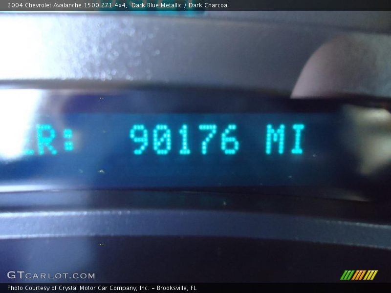 Dark Blue Metallic / Dark Charcoal 2004 Chevrolet Avalanche 1500 Z71 4x4
