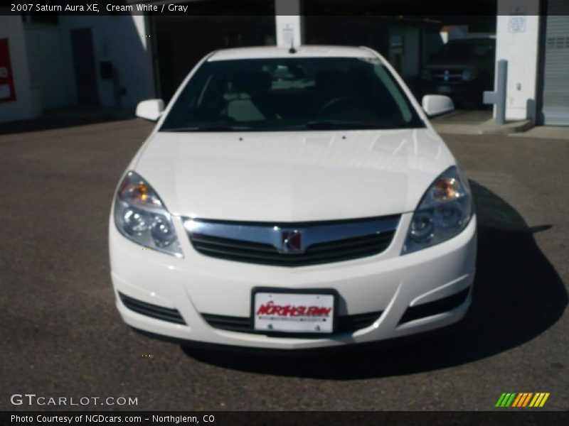 Cream White / Gray 2007 Saturn Aura XE