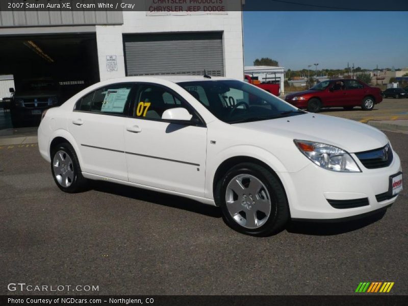 Cream White / Gray 2007 Saturn Aura XE