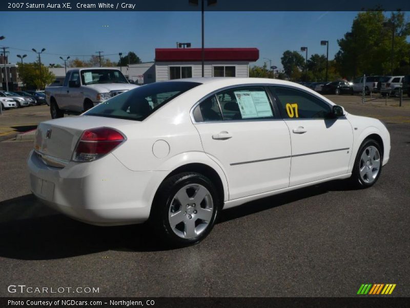 Cream White / Gray 2007 Saturn Aura XE