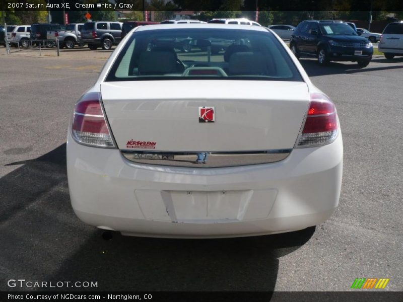 Cream White / Gray 2007 Saturn Aura XE