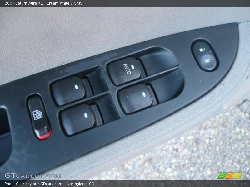 Cream White / Gray 2007 Saturn Aura XE