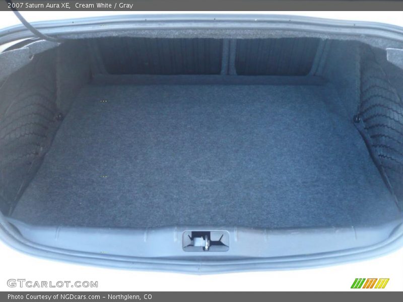 Cream White / Gray 2007 Saturn Aura XE