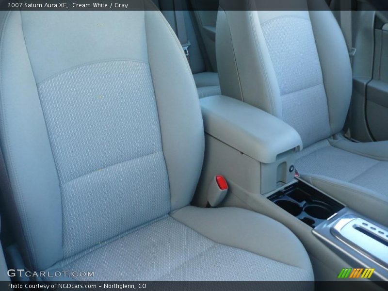 Cream White / Gray 2007 Saturn Aura XE