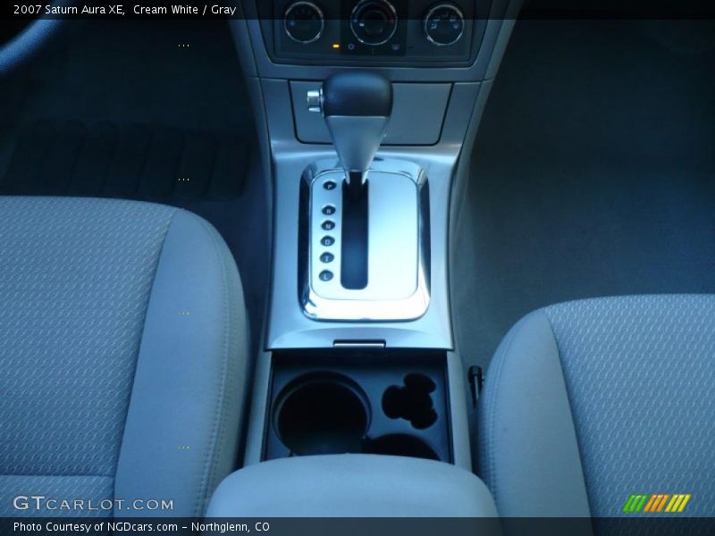 Cream White / Gray 2007 Saturn Aura XE