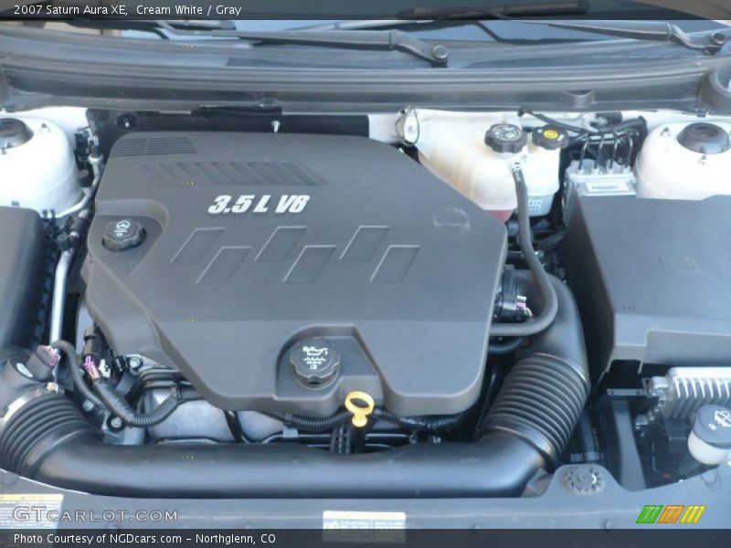 Cream White / Gray 2007 Saturn Aura XE