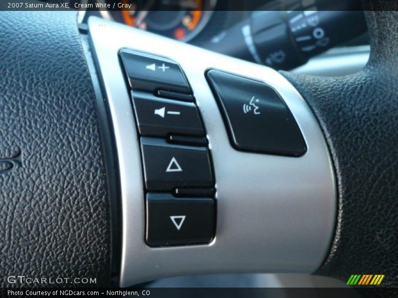 Cream White / Gray 2007 Saturn Aura XE