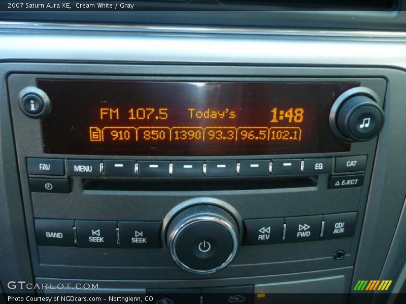 Cream White / Gray 2007 Saturn Aura XE