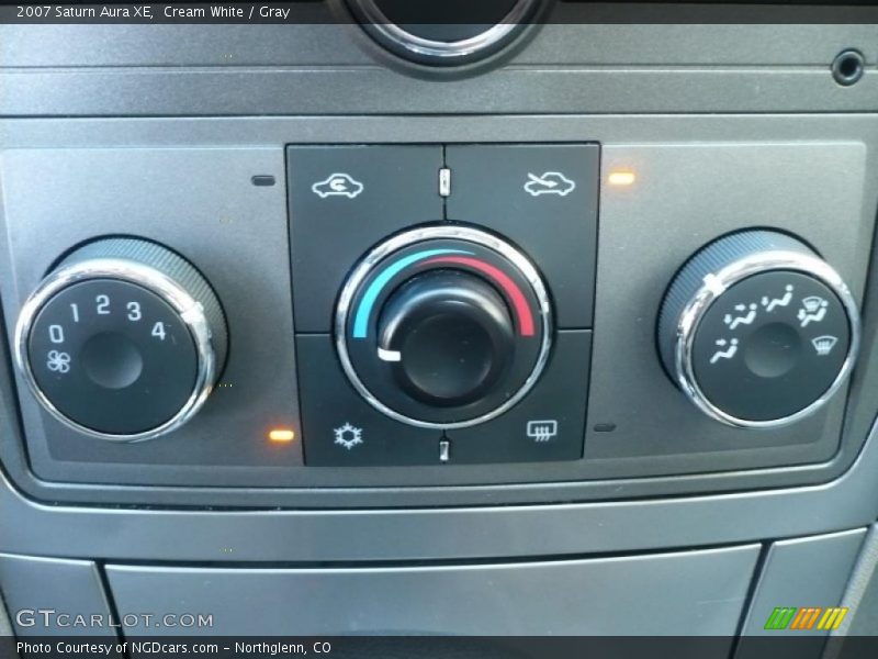 Cream White / Gray 2007 Saturn Aura XE