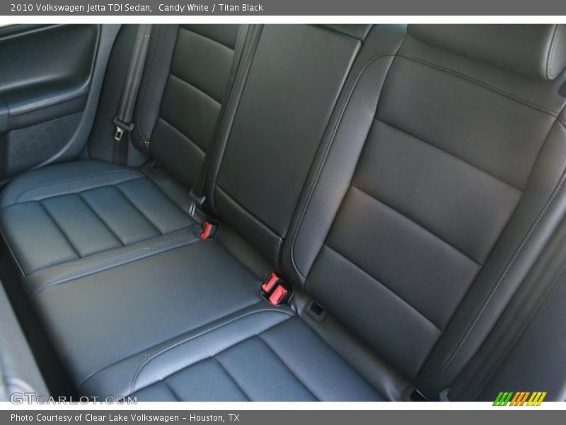 Candy White / Titan Black 2010 Volkswagen Jetta TDI Sedan