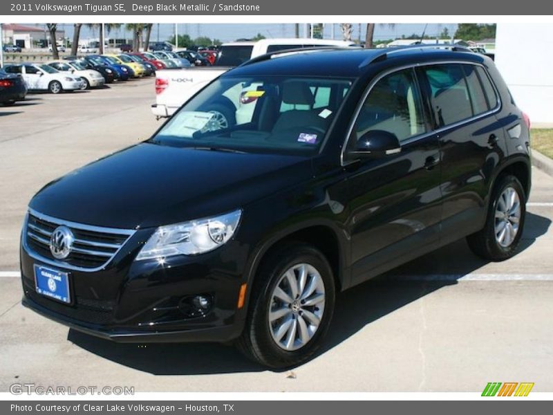 Deep Black Metallic / Sandstone 2011 Volkswagen Tiguan SE