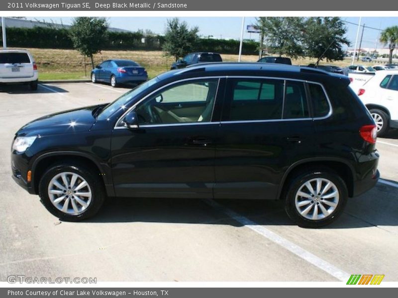 Deep Black Metallic / Sandstone 2011 Volkswagen Tiguan SE