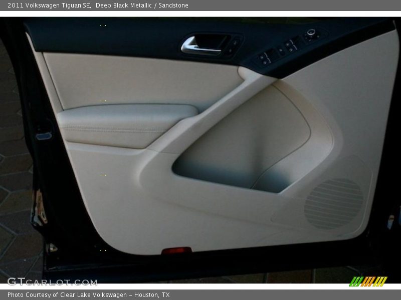 Deep Black Metallic / Sandstone 2011 Volkswagen Tiguan SE