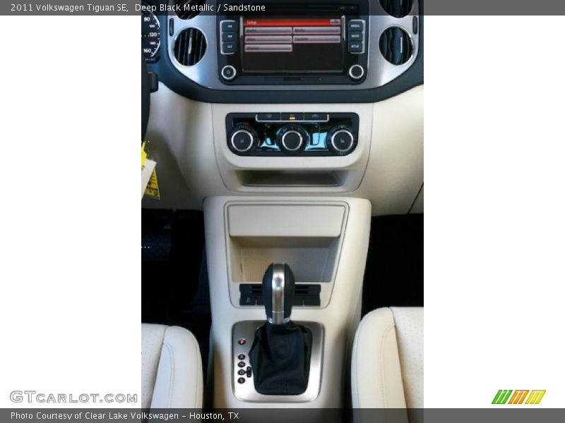 Controls of 2011 Tiguan SE