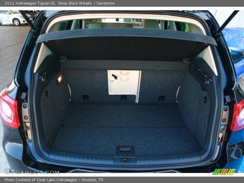  2011 Tiguan SE Trunk