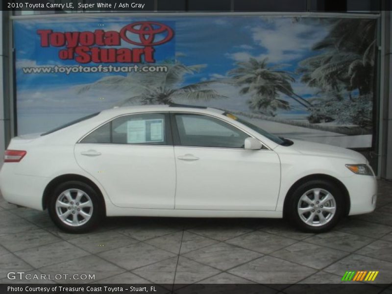 Super White / Ash Gray 2010 Toyota Camry LE