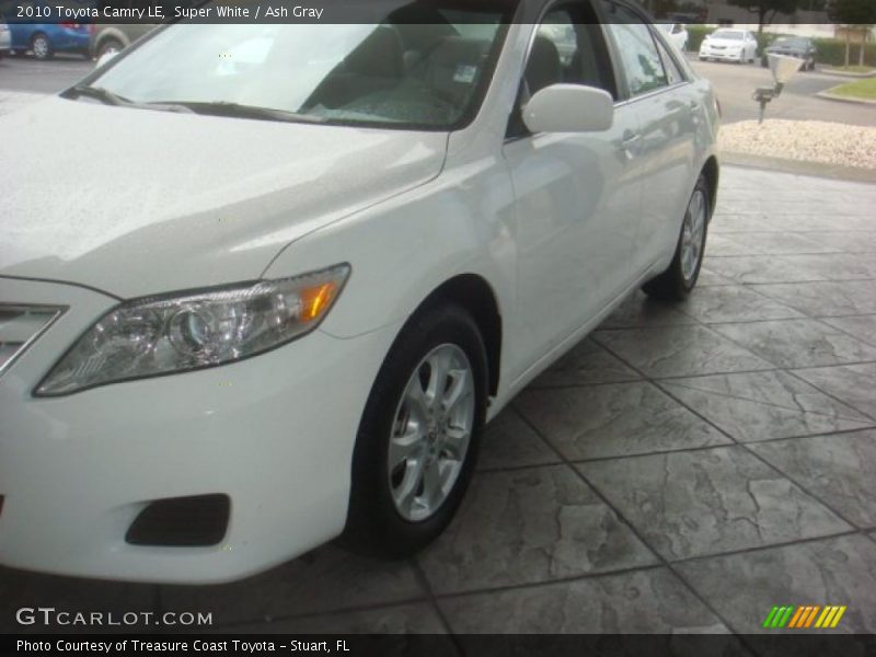 Super White / Ash Gray 2010 Toyota Camry LE
