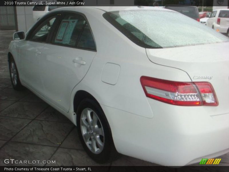 Super White / Ash Gray 2010 Toyota Camry LE